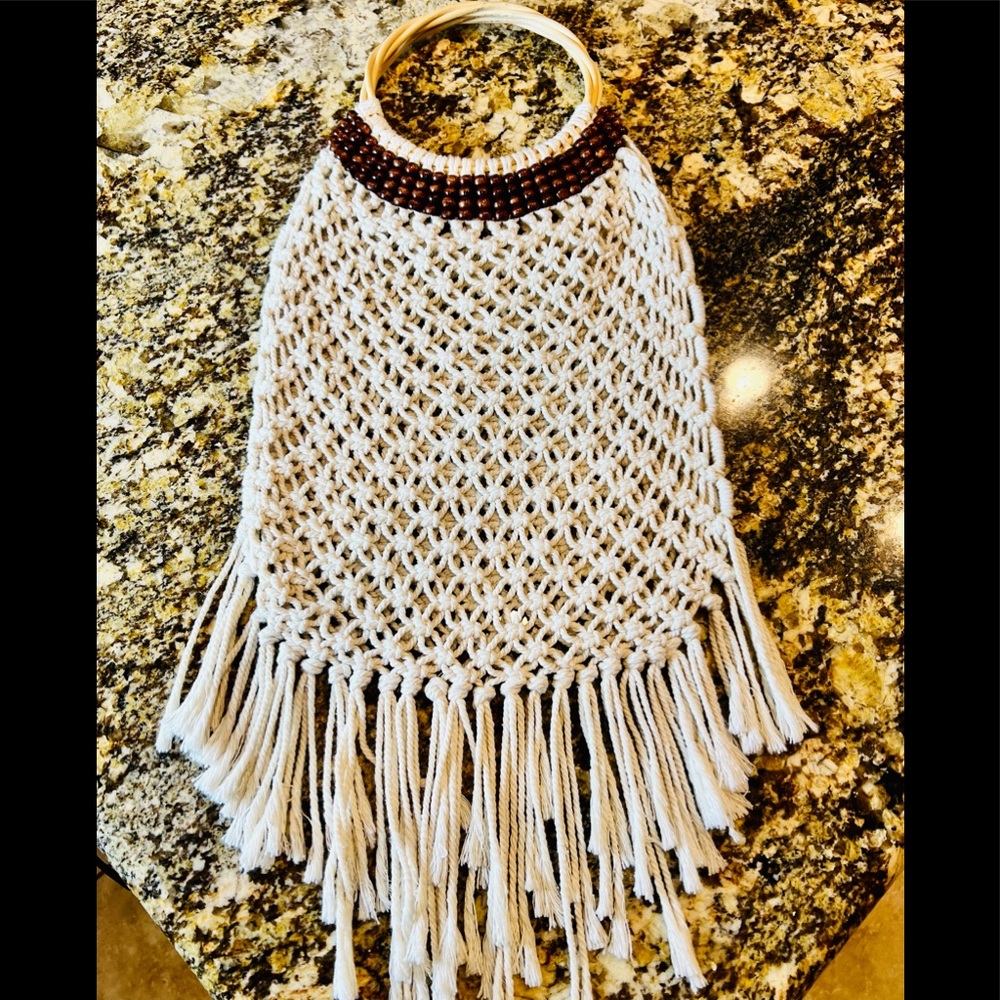 Ivory Macrame’ Bag w Wood Handles & Fringe! - Picture 6 of 10